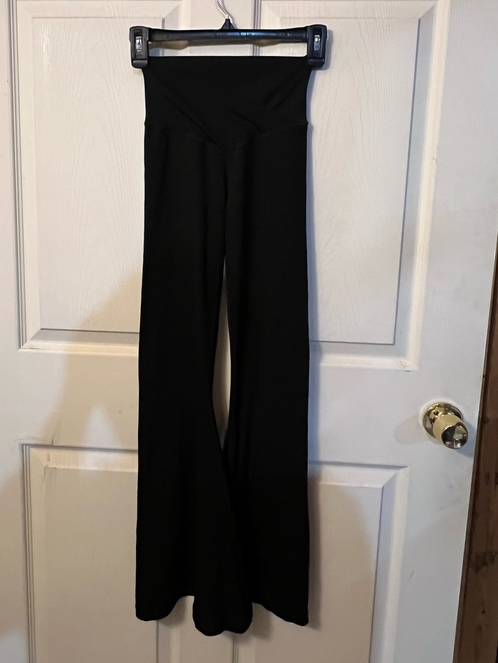 Offline by aerie black crossover super flare leggings - Picture 2 of 4